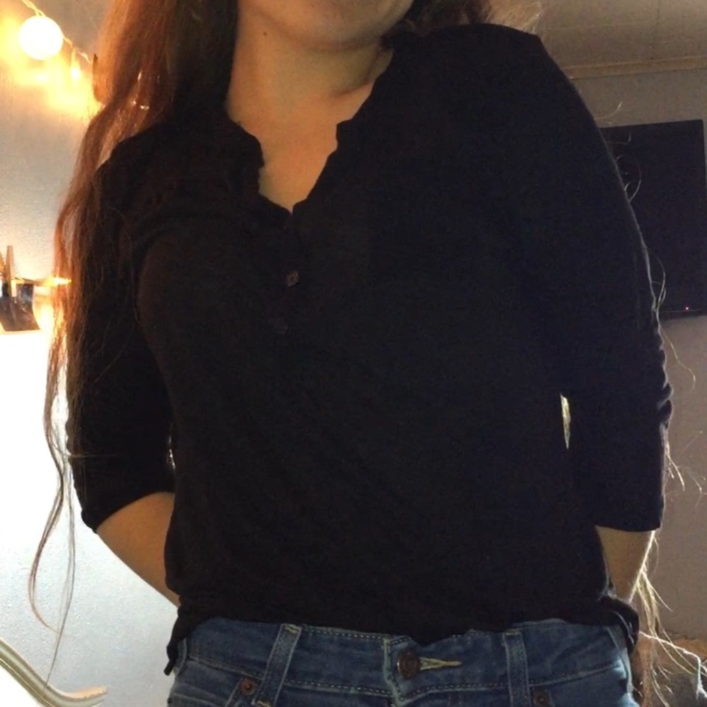 Simple Black Top - Picture 2 of 3